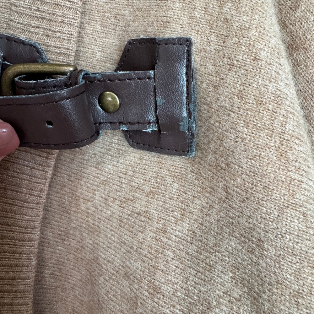 Saks Fifth Avenue Sweater 100% Cashmere Tan with buckle detail Size M/L - Picture 7 of 7